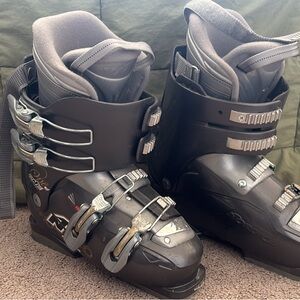 Women's Size 6.5 Nordica Ski Boots